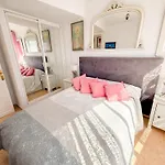 Daire Casa La Luna: ¡cozy And Sunny 1br On The Beach! Marbella